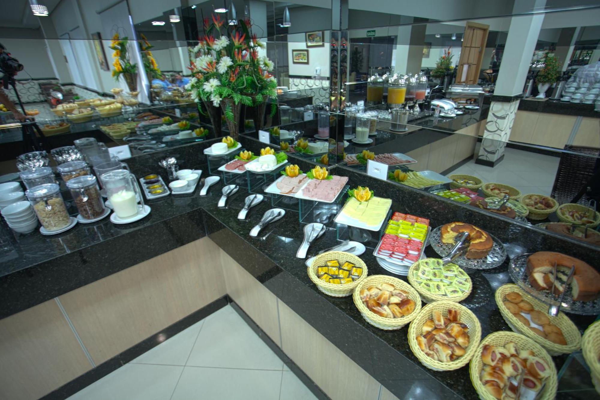 Skala Traveling Hotel Cuiabá Extérieur photo